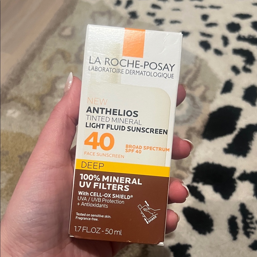 La Roche-Posay Anthelios Tinted Mineral Sunscreen - Deep